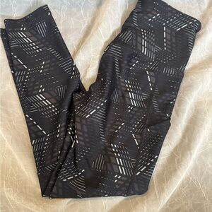 Xersion Black and Gray Crop Leggings